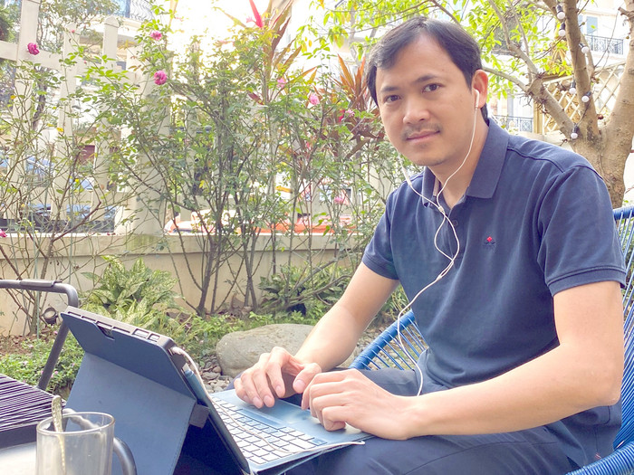 Thầy Đỗ Văn Bảo: "Phương pháp dạy của giáo viên vẫn đóng một vai trò quan trọng, kể cả trên môi trường dạy online hay offline". Ảnh: Tùng Dương. Thầy Đỗ Văn Bảo: "Phương pháp dạy của giáo viên vẫn đóng một vai trò quan trọng, kể cả trên môi trường dạy online hay offline". Ảnh: Tùng Dương.