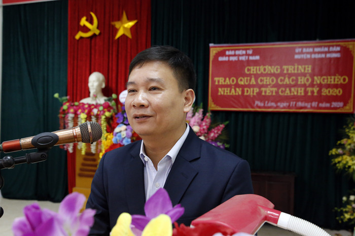 Nhà báo Nguyễn Tiến Bình - Tổng biên tập Báo điện tử Giáo dục Việt Nam, phát biểu tại buổi trao quà Tết. Ảnh: Tùng Dương.