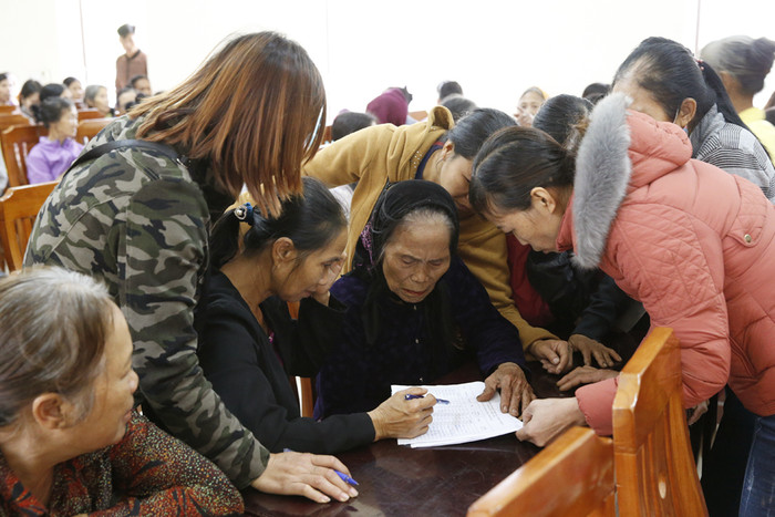 Nhân dẫn xã Phú Lâm, huyện Đoan Hùng, Tỉnh Phú Thọ tại buổi trao quà Tết. Ảnh: Tùng Dương.