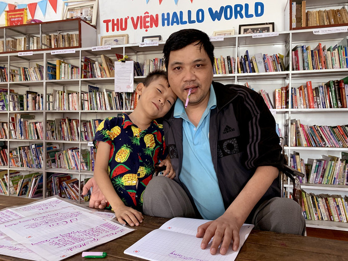 Anh Phùng Văn Trường và con trai Phùng Thiên Trường Quảng. Ảnh: Tùng Dương. Anh Phùng Văn Trường và con trai Phùng Thiên Trường Quảng. Ảnh: Tùng Dương.