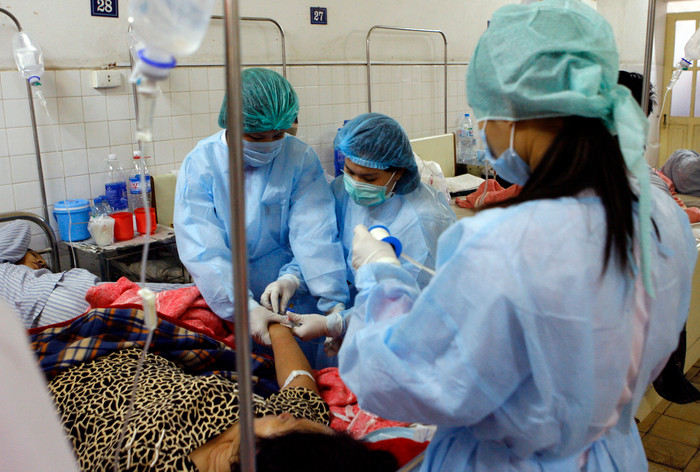 Theo Bộ Y tế: Nguy cơ dịch bệnh Covid -19 xuất hiện vẫn luôn thường trực, đặc biệt nếu không thực hiện nghiêm các biện pháp phòng, chống dịch. Ảnh minh họa: Tùng Dương.