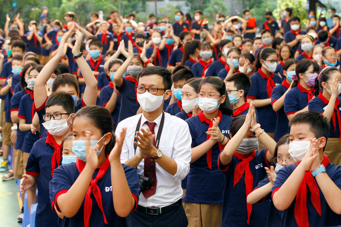 Thầy và trò Trường Trung học cơ sở - Trung học phổ thông Đoàn Thị Điểm (Hà Nội) trong lễ khai giảng năm học mới 2020 - 2021. Ảnh: Tùng Dương. Thầy và trò Trường Trung học cơ sở - Trung học phổ thông Đoàn Thị Điểm (Hà Nội) trong lễ khai giảng năm học mới 2020 - 2021. Ảnh: Tùng Dương.