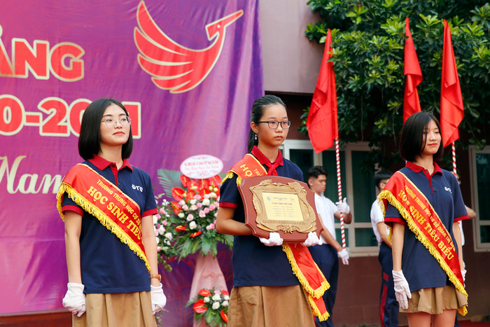 Học sinh Trường Trung học cơ sở - Trung học phổ thông Đoàn Thị Điểm (Hà Nội) luôn giữ vững và phát huy 5 giá trị cốt lõi truyền thống của nhà trường. Ảnh: Tùng Dương. Học sinh Trường Trung học cơ sở - Trung học phổ thông Đoàn Thị Điểm (Hà Nội) luôn giữ vững và phát huy 5 giá trị cốt lõi truyền thống của nhà trường. Ảnh: Tùng Dương.