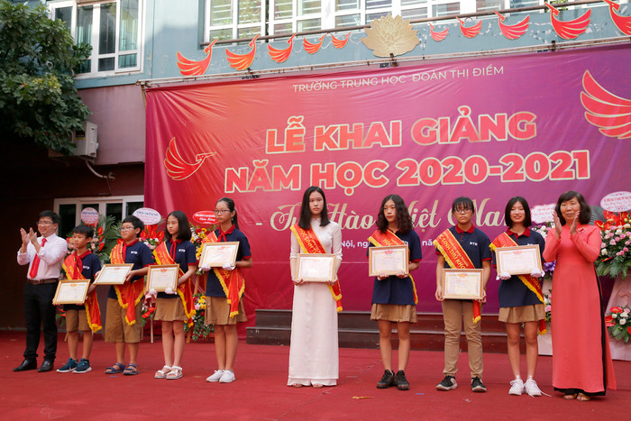 Vinh danh các thủ khoa đầu vào lớp 6, lớp 10 đầu cấp của Trường Trung học cơ sở - Trung học phổ thông Đoàn Thị Điểm (Hà Nội). Ảnh: Tùng Dương. Vinh danh các thủ khoa đầu vào lớp 6, lớp 10 đầu cấp của Trường Trung học cơ sở - Trung học phổ thông Đoàn Thị Điểm (Hà Nội). Ảnh: Tùng Dương.