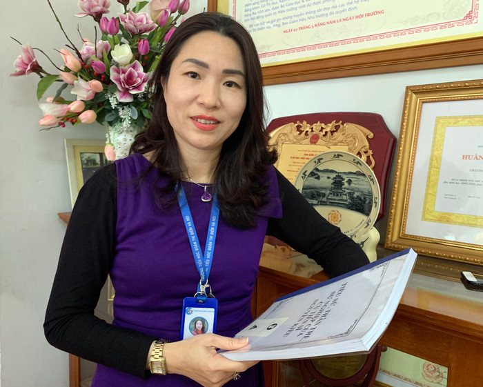 Cô Nhung nhấn mạnh: “Có thể nói giờ dạy Giáo viên sáng tạo đơn thuần là bồi dưỡng chuyên môn thường xuyên, đào tạo cho chính nghiệp vụ của mình. Ảnh: Tùng Dương.