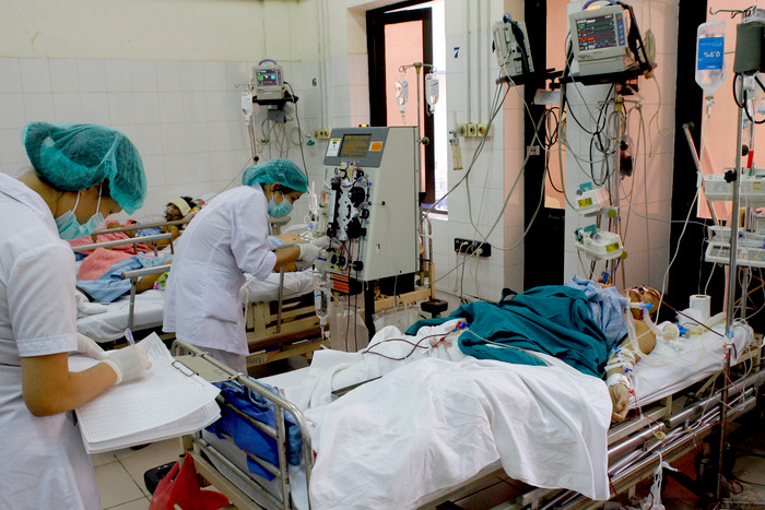 Hệ thống máy móc, trang thiết bị hiện đại, đặc biệt là tinh thần, thái độ ân cần, tận tình, chu đáo của các y bác sĩ nơi đây dường như đã làm vơi bớt nỗi vất vả, nhọc nhằn, trở thành động lực tiếp thêm sức mạnh giúp các bệnh nhân vượt lên bệnh tật, nỗ lực hơn trong cuộc sống. Ảnh minh họa: Tùng Dương. Hệ thống máy móc, trang thiết bị hiện đại, đặc biệt là tinh thần, thái độ ân cần, tận tình, chu đáo của các y bác sĩ nơi đây dường như đã làm vơi bớt nỗi vất vả, nhọc nhằn, trở thành động lực tiếp thêm sức mạnh giúp các bệnh nhân vượt lên bệnh tật, nỗ lực hơn trong cuộc sống. Ảnh minh họa: Tùng Dương.