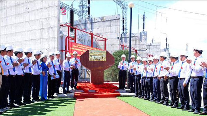 Tham gia gắn biển công trình chào mừng Đại hội đại biểu Đảng bộ EVNNPT lần thứ III.Ảnh: EVNNPT. Tham gia gắn biển công trình chào mừng Đại hội đại biểu Đảng bộ EVNNPT lần thứ III.Ảnh: EVNNPT.