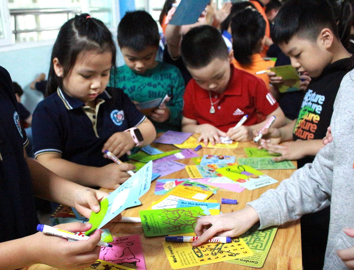 Thầy Cường nêu quan điểm: “Sách giáo khoa chỉ là một phần trong đổi mới giáo dục vì nó dễ nhìn thấy nhất, nhưng những người hướng dẫn việc đổi mới này là giáo viên và đó mới là điều quyết định. Ảnh minh họa: TD. Thầy Cường nêu quan điểm: “Sách giáo khoa chỉ là một phần trong đổi mới giáo dục vì nó dễ nhìn thấy nhất, nhưng những người hướng dẫn việc đổi mới này là giáo viên và đó mới là điều quyết định. Ảnh minh họa: TD.