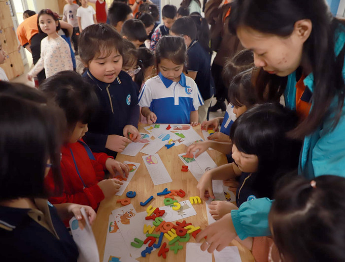 Từng tuần một mình phải có điều chỉnh cho phù hợp chứ nhất định không thoát ly sách giáo khoa. Ảnh minh họa:TD. Từng tuần một mình phải có điều chỉnh cho phù hợp chứ nhất định không thoát ly sách giáo khoa. Ảnh minh họa:TD.