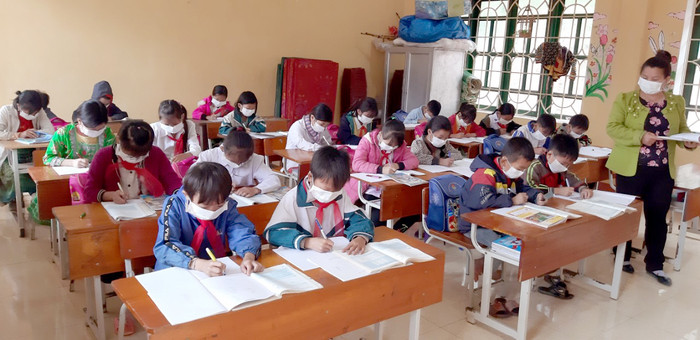Các em học sinh Trường tiểu học và trung học cơ sở số 2 Hồng Ca, huyện Trấn Yên, tỉnh Yên Bái trong năm học 2019. Ảnh: Thầy Thanh cung cấp. Các em học sinh Trường tiểu học và trung học cơ sở số 2 Hồng Ca, huyện Trấn Yên, tỉnh Yên Bái trong năm học 2019. Ảnh: Thầy Thanh cung cấp.