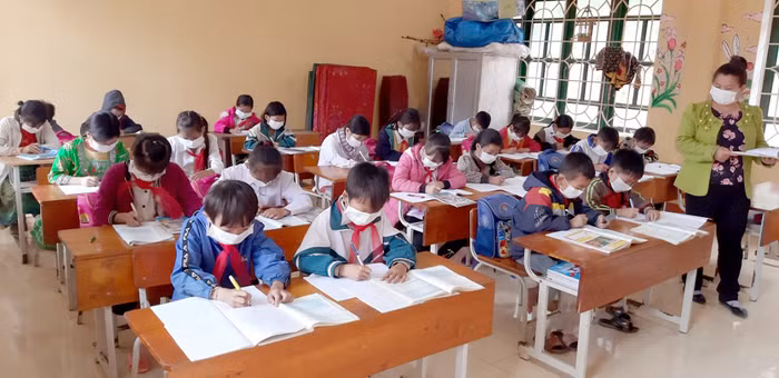 Các em học sinh Trường tiểu học và trung học cơ sở số 2 Hồng Ca, huyện Trấn Yên, tỉnh Yên Bái trong năm học 2019. Ảnh: Thầy Thanh cung cấp.