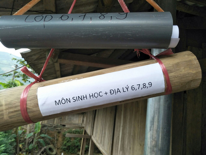 Ống tre và ống nhựa giao bài tập được tách riêng cho từng học sinh. Ảnh: Thầy Thanh cung cấp. Ống tre và ống nhựa giao bài tập được tách riêng cho từng học sinh. Ảnh: Thầy Thanh cung cấp.