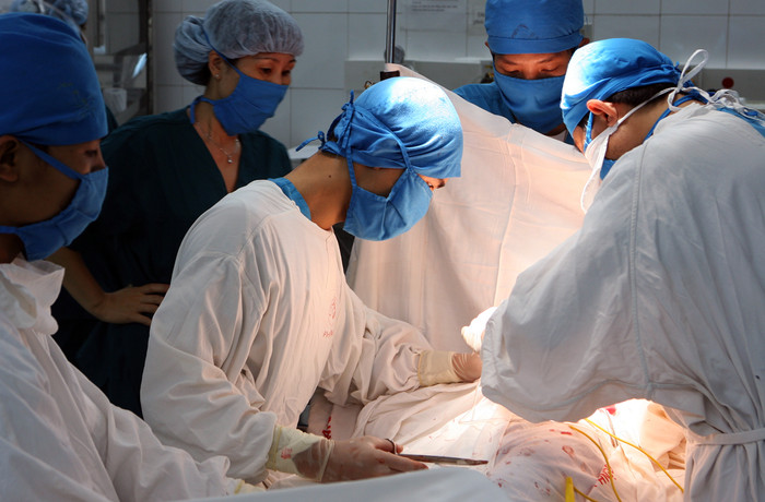 Chất lượng dịch vụ y tế chưa đáp ứng nhu cầu ngày càng cao của người dân và còn khác biệt giữa các tuyến trong hệ thống các cơ sở khám chữa bệnh. Ảnh minh họa: Tùng Dương. Chất lượng dịch vụ y tế chưa đáp ứng nhu cầu ngày càng cao của người dân và còn khác biệt giữa các tuyến trong hệ thống các cơ sở khám chữa bệnh. Ảnh minh họa: Tùng Dương.