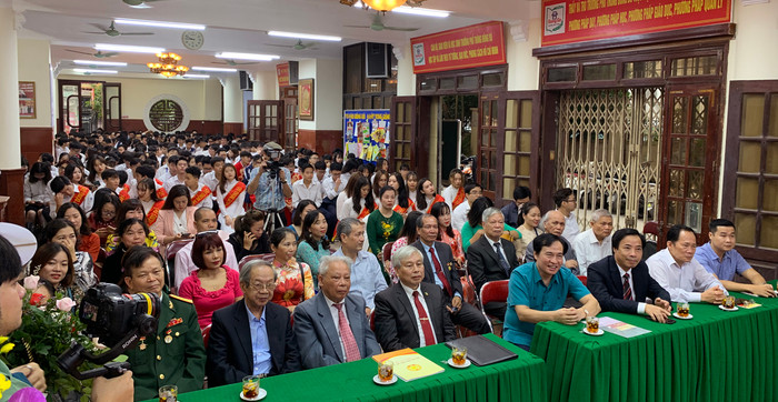 Các đại biểu tham dự lễ kỷ niệm ngày nhà giáo Việt Nam tại Trường Trung học phổ thông Đông Đô. Ảnh: Tùng Dương. Các đại biểu tham dự lễ kỷ niệm ngày nhà giáo Việt Nam tại Trường Trung học phổ thông Đông Đô. Ảnh: Tùng Dương.