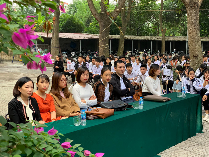 Các cán bộ, giáo viên Trường Trung học phổ thông An Dương Vương (Đông Anh, Hà Nội) tại buổi hội thảo. Ảnh: Tùng Dương.