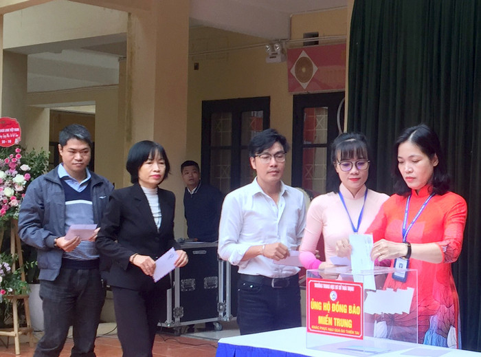 Số tiền còn lại sẽ được chuyển cho các đợt ủng hộ tiếp theo. Ảnh: THCS THái Thịnh.