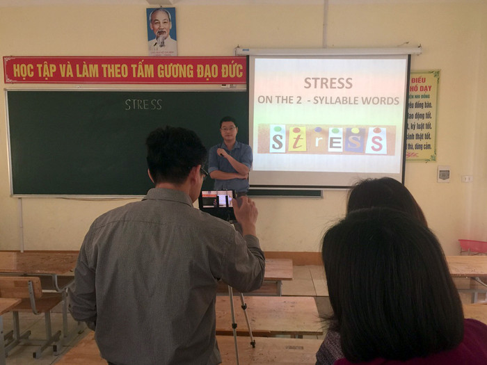 Giáo viên có mặt tại trường đang tham gia dạy học trực tuyến. Ảnh: Phòng Giáo dục và Đào tạo Thị xã Phú Thọ. Giáo viên có mặt tại trường đang tham gia dạy học trực tuyến. Ảnh: Phòng Giáo dục và Đào tạo Thị xã Phú Thọ.