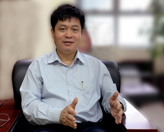 Tiến sĩ Nguyễn Xuân Thành: "Mỗi tỉnh có thể chọn nhiều đầu sách cho nhiều vùng trong tỉnh sao cho phù hợp, nhưng mỗi 1 trường chỉ được chọn 1 đầu sách cho 1 môn học để đảm bảo tính thống nhất trong dạy học tại trường đó". Ảnh: Tùng Dương. Tiến sĩ Nguyễn Xuân Thành: "Mỗi tỉnh có thể chọn nhiều đầu sách cho nhiều vùng trong tỉnh sao cho phù hợp, nhưng mỗi 1 trường chỉ được chọn 1 đầu sách cho 1 môn học để đảm bảo tính thống nhất trong dạy học tại trường đó". Ảnh: Tùng Dương.