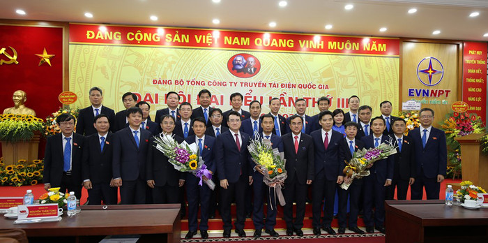 Ra mắt Ban chấp hành Đảng bộ EVNNPT nhiệm kỳ mới. Ảnh: Quang Thắng. Ra mắt Ban chấp hành Đảng bộ EVNNPT nhiệm kỳ mới. Ảnh: Quang Thắng.