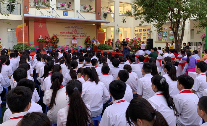 Lớp lớp thế hệ học sinh luôn tự hào về truyền thống của trường. Ảnh: Tùng Dương. Lớp lớp thế hệ học sinh luôn tự hào về truyền thống của trường. Ảnh: Tùng Dương.