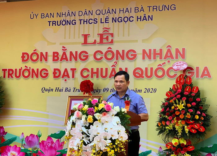 Ông Vũ Đại Phong - Chủ tịch Ủy ban nhân dân quận Hai Bà Trưng phát biểu chúc mừng tập thể các thầy cô giáo và học sinh nhà trường. Ảnh: Tùng Dương. Ông Vũ Đại Phong - Chủ tịch Ủy ban nhân dân quận Hai Bà Trưng phát biểu chúc mừng tập thể các thầy cô giáo và học sinh nhà trường. Ảnh: Tùng Dương.