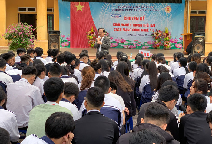 Tạp chí điện tử Giáo dục Việt Nam phối hợp cùng Trường Trung học phổ thông An Dương Vương (huyện Đông Anh, Hà Nội) tổ chức buổi hội thảo “Khởi nghiệp trong thời đại cách mạng công nghiệp 4.0”.Ảnh: Tùng Dương.