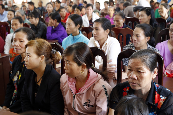 Hưởng ứng lời kêu gọi của Thủ tướng Chính phủ “Cả nước chung tay vì người nghèo - Không để ai bị bỏ lại phía sau”. Ảnh: Tùng Dương.