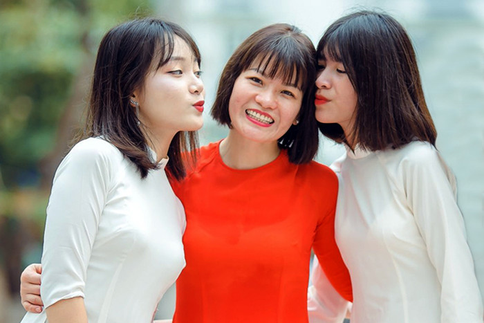 Nhà giáo Nguyễn Thị Nhiếp: "Dự kiến cho lớp 12 đi học trước, khoảng 2 tuần sau đó cho các khối còn lại đi học tiếp, nếu như vậy thì trường chúng tôi không lấy đâu ra đủ số phòng học để mà đáp ứng được 1,5 m2 cho 1 học sinh, còn nếu có chia ca học ra thì giáo viên lấy đâu ra sức để mà dạy”. Ảnh: Nhân vật cung cấp.