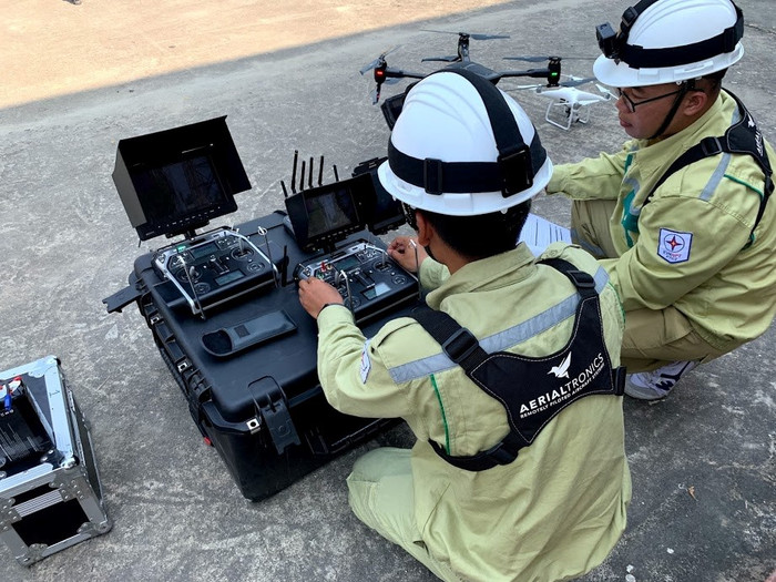 Việc ứng dụng UAV đã giúp EVNNPT tiết kiệm thời gian, công sức đối với công nhân, đặc biệt là giảm nguy cơ tai nạn lao động do trèo cao. Việc ứng dụng UAV đã giúp EVNNPT tiết kiệm thời gian, công sức đối với công nhân, đặc biệt là giảm nguy cơ tai nạn lao động do trèo cao.