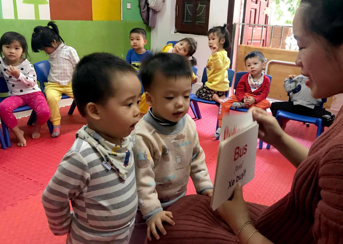 Thông qua các hoạt động như sắm vai, vẽ tranh, đóng kịch, kể chuyện, trò chơi và hoạt động sáng tạo cũng như thử nghiệm sẽ tạo cho trẻ một không gian rộng mở để tưởng tượng và đưa ra những ý tưởng mới. Ảnh minh họa: Tùng Dương. Thông qua các hoạt động như sắm vai, vẽ tranh, đóng kịch, kể chuyện, trò chơi và hoạt động sáng tạo cũng như thử nghiệm sẽ tạo cho trẻ một không gian rộng mở để tưởng tượng và đưa ra những ý tưởng mới. Ảnh minh họa: Tùng Dương.