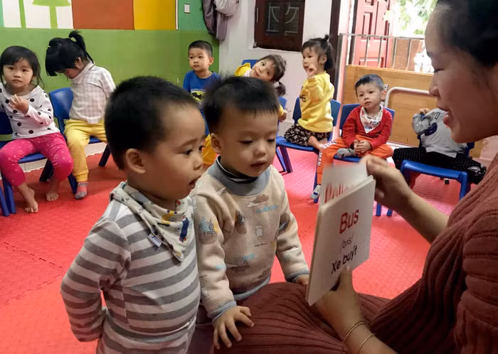 Thông qua các hoạt động như sắm vai, vẽ tranh, đóng kịch, kể chuyện, trò chơi và hoạt động sáng tạo cũng như thử nghiệm sẽ tạo cho trẻ một không gian rộng mở để tưởng tượng và đưa ra những ý tưởng mới. Ảnh minh họa: Tùng Dương.