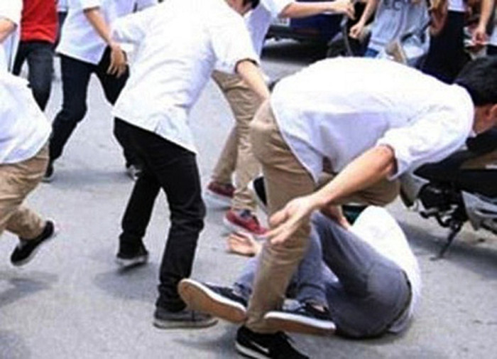 Nhiều phụ huynh tin rằng trẻ em bây giờ cũng giống như xưa, cũng nghịch và trêu chọc nhau để lớn lên, nhưng thực tế đã có nhiều hành vi vượt quá kiểm soát. Ảnh minh họa: HA.