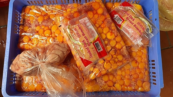 Các mặt hàng không có nhãn mác, không giấy tờ kiểm dịch. Các mặt hàng không có nhãn mác, không giấy tờ kiểm dịch.