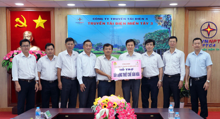 Hỗ trợ xây dựng thiết chế văn hóa.Ảnh: EVNNPT. Hỗ trợ xây dựng thiết chế văn hóa.Ảnh: EVNNPT.