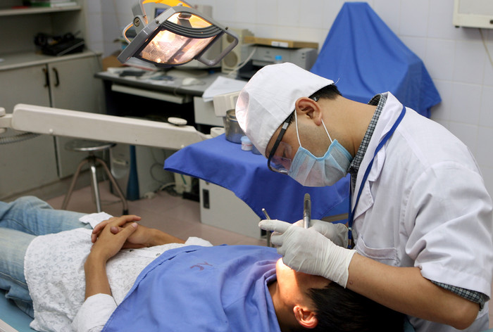 Hệ thống y tế Việt Nam có mạng lưới rộng khắp từ Trung ương đến xã, phường, trong đó riêng tuyến xã có hơn 11.400 nghìn trạm y tế bao gồm cả mạng lưới y tế thôn, bản. Ảnh minh họa: Tùng Dương. Hệ thống y tế Việt Nam có mạng lưới rộng khắp từ Trung ương đến xã, phường, trong đó riêng tuyến xã có hơn 11.400 nghìn trạm y tế bao gồm cả mạng lưới y tế thôn, bản. Ảnh minh họa: Tùng Dương.