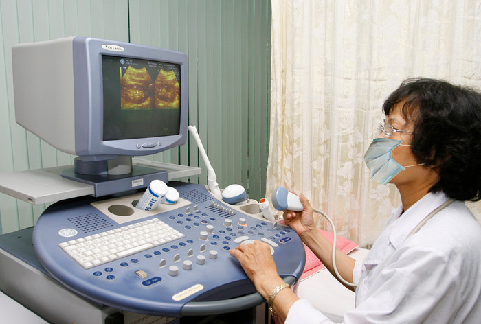 Đảm bảo đến năm 2020: ít nhất 90% số trạm y tế xã có đủ điều kiện khám, chữa bệnh bảo hiểm y tế, thực hiện được tối thiểu 80% danh mục dịch vụ kỹ thuật của tuyến xã. Ảnh minh họa: Tùng Dương. Đảm bảo đến năm 2020: ít nhất 90% số trạm y tế xã có đủ điều kiện khám, chữa bệnh bảo hiểm y tế, thực hiện được tối thiểu 80% danh mục dịch vụ kỹ thuật của tuyến xã. Ảnh minh họa: Tùng Dương.