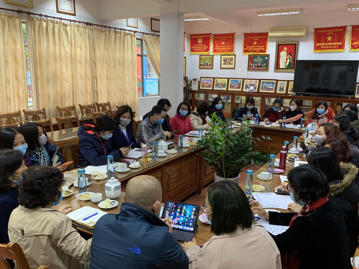 Học sinh được nghỉ nhưng ban giám hiệu và các giáo viên vẫn đến trường để chuẩn bị bài học. Ảnh: TD.