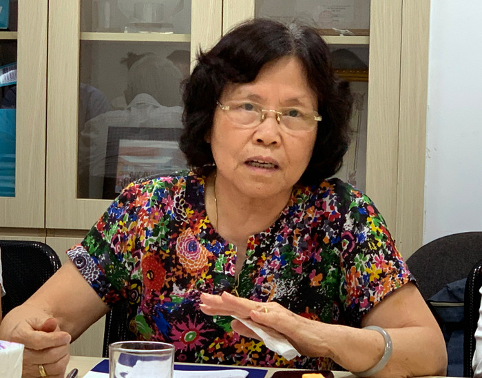 Nhà giáo nhân dân Nguyễn Thị Hiền - Chủ tịch Hội đồng quản trị Trường Tiểu học Đoàn Thị Điểm (Hà Nội) cho biết: “ Đây là lúc Bộ trưởng cần phải xem xét thấu đáo và có những quyết định chính xác, kịp thời". Ảnh: Tùng Dương. Nhà giáo nhân dân Nguyễn Thị Hiền - Chủ tịch Hội đồng quản trị Trường Tiểu học Đoàn Thị Điểm (Hà Nội) cho biết: “ Đây là lúc Bộ trưởng cần phải xem xét thấu đáo và có những quyết định chính xác, kịp thời". Ảnh: Tùng Dương.