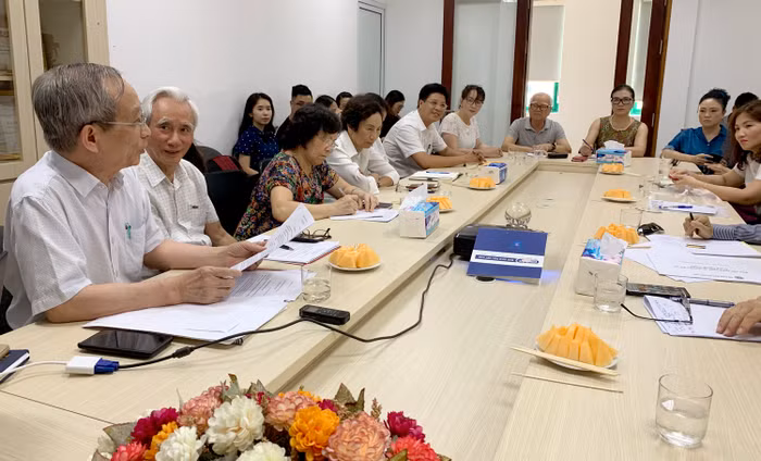 Các đại biểu đến dự buổi Tọa đàm :“Nhu cầu hoạt động hè của học sinh, phụ huynh, nhà trường và quy định ngày tựu trường đối với khối phổ thông tư thục” do Tạp chí điện tử Giáo dục Việt Nam tổ chức. Ảnh: Tùng Dương. Các đại biểu đến dự buổi Tọa đàm :“Nhu cầu hoạt động hè của học sinh, phụ huynh, nhà trường và quy định ngày tựu trường đối với khối phổ thông tư thục” do Tạp chí điện tử Giáo dục Việt Nam tổ chức. Ảnh: Tùng Dương.