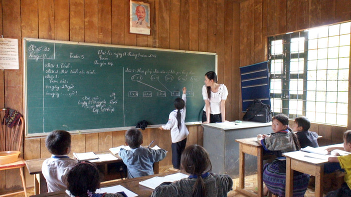 Sách giáo khoa có tác động rất lớn đối với xã hội, nhất là trong bối cảnh dịch Covid -19 hiện nay, vùng sâu vùng xa kinh tế còn gặp nhiều khó khăn. Ảnh minh họa: Tùng Dương.