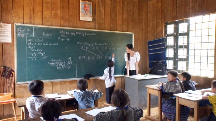 Sách giáo khoa có tác động rất lớn đối với xã hội, nhất là trong bối cảnh dịch Covid -19 hiện nay, vùng sâu vùng xa kinh tế còn gặp nhiều khó khăn. Ảnh minh họa: Tùng Dương.