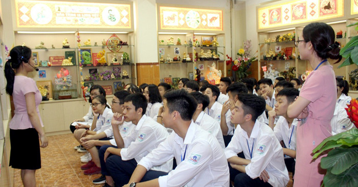 Học sinh Trường Trung học phổ thông Đông Đô (Hà Nội), trong giờ học ngoại khóa. Ảnh: Nhà trường cung cấp.
