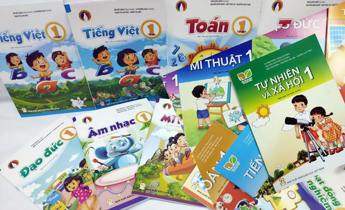 Dư luận xã hội cho rằng nguyên nhân chính của việc giá sách giáo khoa mới tăng cao như hiện nay phần lớn là do Bộ Giáo dục chưa thực hiện đúng với tinh thần Nghị quyết 88 của Quốc hội. Ảnh: Tùng Dương. Dư luận xã hội cho rằng nguyên nhân chính của việc giá sách giáo khoa mới tăng cao như hiện nay phần lớn là do Bộ Giáo dục chưa thực hiện đúng với tinh thần Nghị quyết 88 của Quốc hội. Ảnh: Tùng Dương.