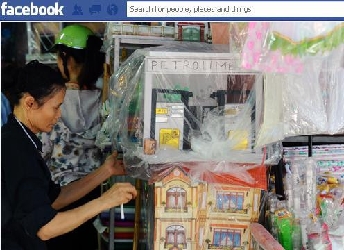 Hàng mã có thêm cả... cây xăng!