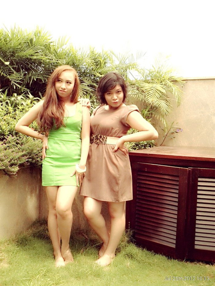 Xuân Nghi và Diễm My. Xuân Nghi và Diễm My.