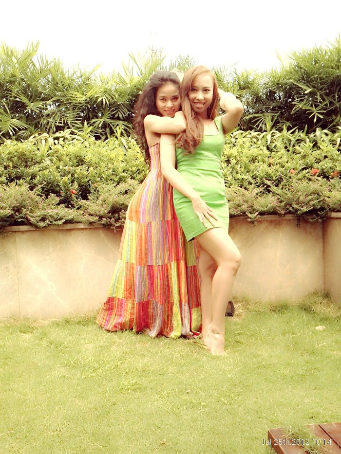 Đồng Lan và Diễm My. Đồng Lan và Diễm My.