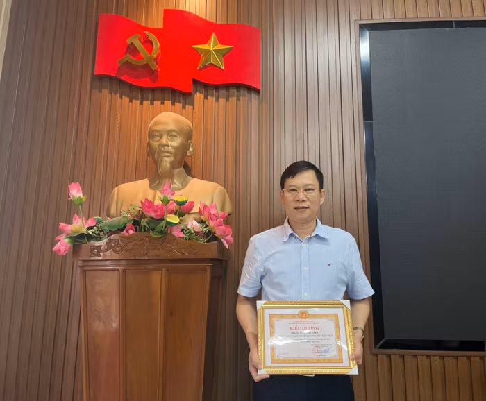 Thầy giáo Đào Thế Anh là một trong những tấm gương tiêu biểu của huyện Kiến Thuỵ trong học tập và làm theo tư tưởng, đạo đức, phong cách Hồ Chí Minh (Ảnh: NVCC) Thầy giáo Đào Thế Anh là một trong những tấm gương tiêu biểu của huyện Kiến Thuỵ trong học tập và làm theo tư tưởng, đạo đức, phong cách Hồ Chí Minh (Ảnh: NVCC)