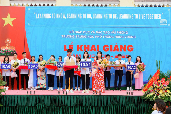 Trường Trung học phổ thông Hùng Vương tuyển vượt học sinh vào lớp 10 so với chỉ tiêu Sở Giáo dục và Đào tạo Hải Phòng giao (Ảnh: CTV) Trường Trung học phổ thông Hùng Vương tuyển vượt học sinh vào lớp 10 so với chỉ tiêu Sở Giáo dục và Đào tạo Hải Phòng giao (Ảnh: CTV)