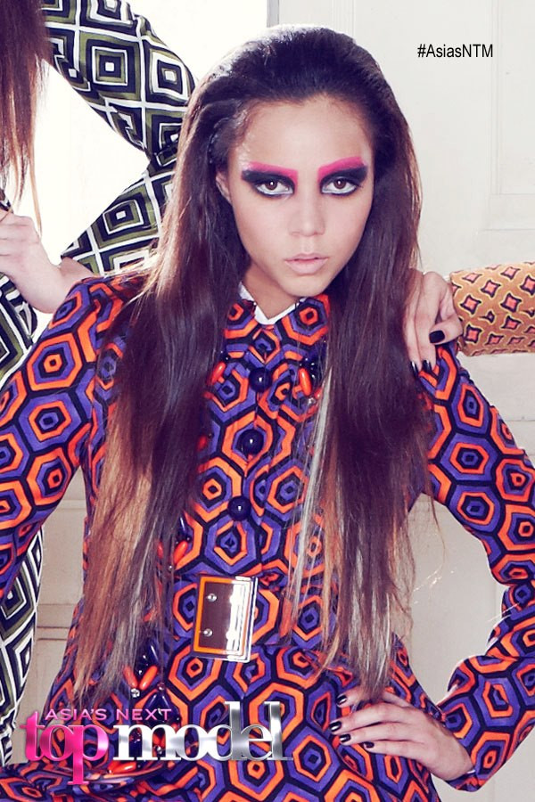 Helena (Hồng Kông), cô đã cứu cho cả đội bởi tạo dáng đẹp và nhận được lời ngợi khen từ phía giám khảo. Trong phần thi ở tuần thứ hai này cũng là ngày sinh nhật của Helena, cô đã tỏ ra không hài lòng khi không nhận được quà chia sẻ từ Thùy Trang khi giành chiến thắng ở phần thử thách, thay vào đó Thùy Trang đã chọn 2 bạn chơi nhận phần thưởng là Aastha và Stephanie. Helena (Hồng Kông), cô đã cứu cho cả đội bởi tạo dáng đẹp và nhận được lời ngợi khen từ phía giám khảo. Trong phần thi ở tuần thứ hai này cũng là ngày sinh nhật của Helena, cô đã tỏ ra không hài lòng khi không nhận được quà chia sẻ từ Thùy Trang khi giành chiến thắng ở phần thử thách, thay vào đó Thùy Trang đã chọn 2 bạn chơi nhận phần thưởng là Aastha và Stephanie.