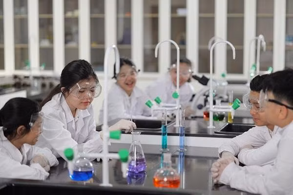 Tiết học của thầy và trò Trường Tiểu học, Trung học cơ sở và Trung học phổ thông Deway Hải Phòng (Ảnh: thedewayschool.edu.vn)